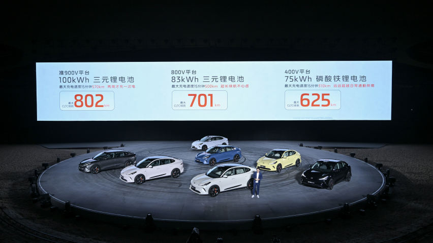 LS6上市21.69万起，智己有自己的格局和灵活