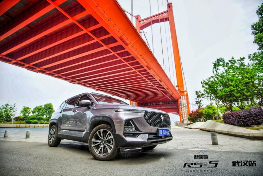 沉迷“颜值”迷恋“智能”，试驾新宝骏RS-5后，又相信爱了！