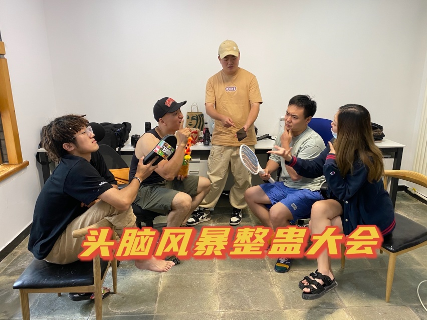 00后入职逗斗车，面试差点把车开进局子里