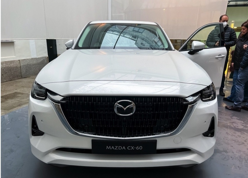 马自达跻身豪华品牌就靠它？全新CX-60实车曝光，后驱配六缸动力