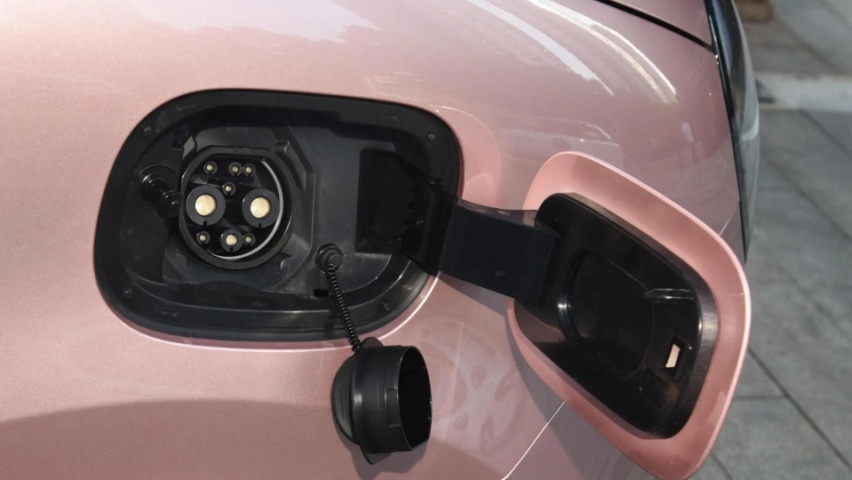 长安Lumin出新款，有快充，每年养车4千多比五菱省钱？