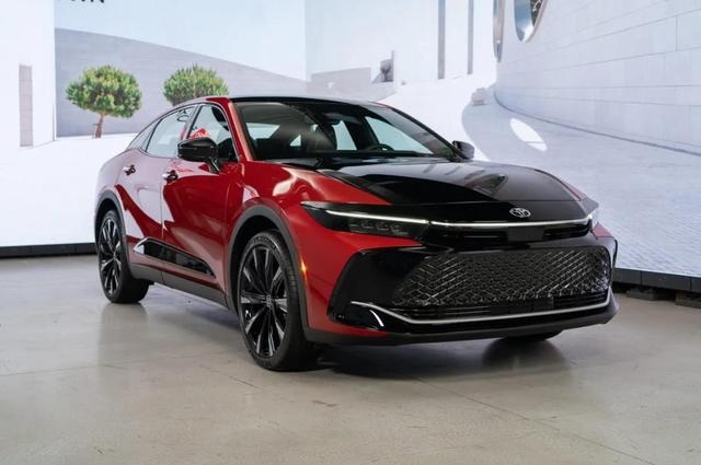 全新一代丰田皇冠，造型结合轿车与SUV，四种跨界车身形式