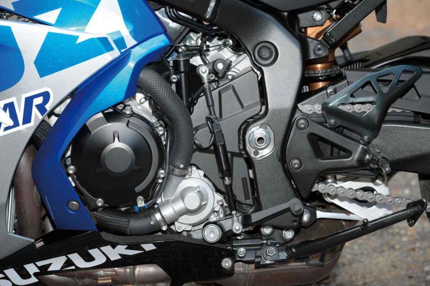 铃木公升级跑车GSX-R1000R，赛车技术下放，水冷四缸197马力