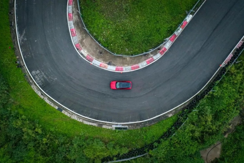 不辱“Ye马”之名，赛道试驾Mustang Mach-E后答疑三点