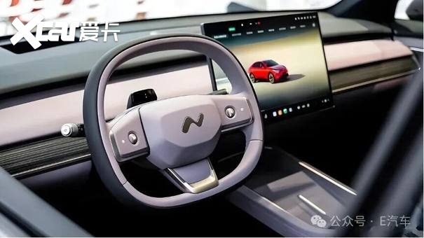 【E汽车】跨越硬件迭代鸿沟，智能汽车迎来技术普惠新局