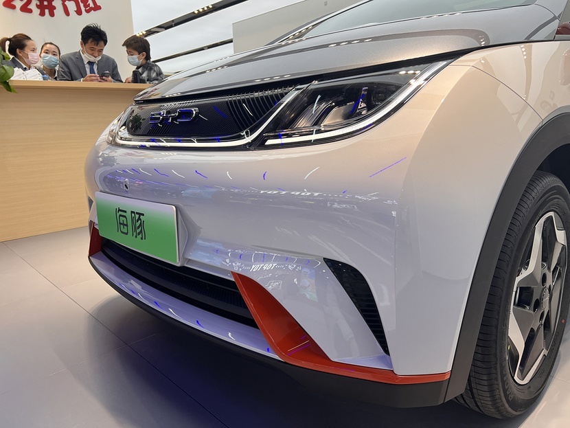 【帮你选车】10万出头买一台纯电小车 空间不输飞度，续航超400km