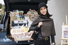 成都街头大场面，林肯飞行家咖啡车引潮人扎堆打卡