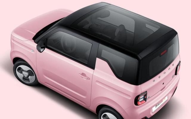 3.99万元起的吉利熊猫mini，能靠快充+64寸天幕反超五菱MINI