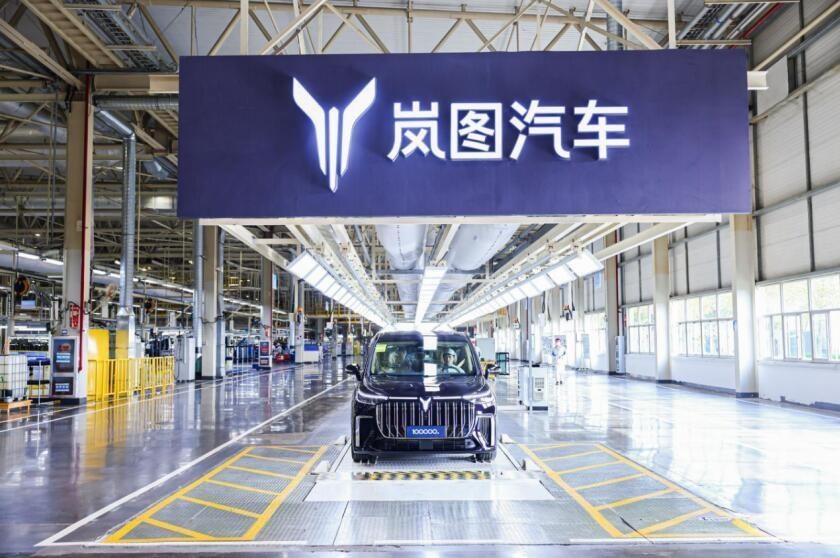 再迎发展里程碑！东风岚图第10万辆量产车正式下线