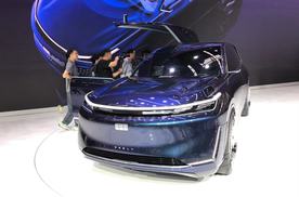 北京车展丨对开门＋展翼门，还有AI智能，银河星舰够高端？