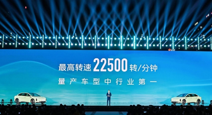 续航820km，一汽红旗中大型纯电轿车EH7惊艳上市