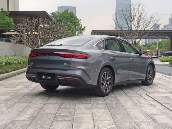 售9.98万元起！比亚迪秦L上市