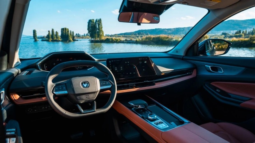 年轻人选家用SUV，长安第三代CS55PLUS与哈弗H6，谁更值得买？