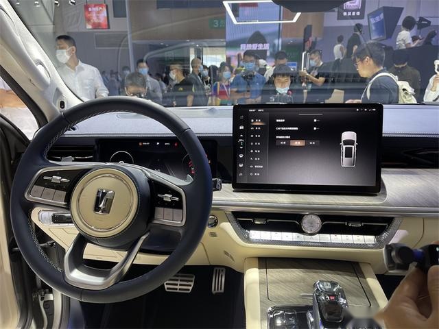 成都车展实拍坦克500，这家伙肯定能卖爆？