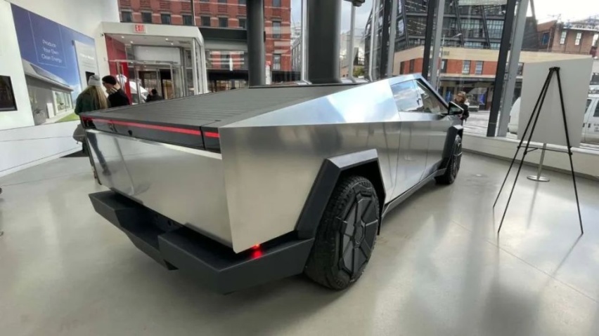 特斯拉Cybertruck交付，可防弹，又当船！