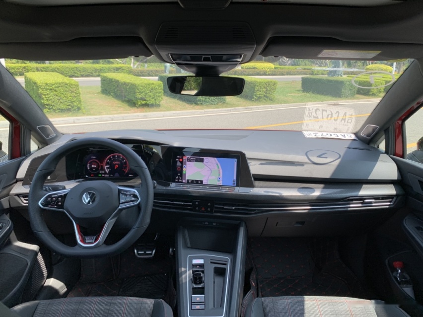 赛道体验第八代高尔夫GTI：快得有血有肉有灵魂