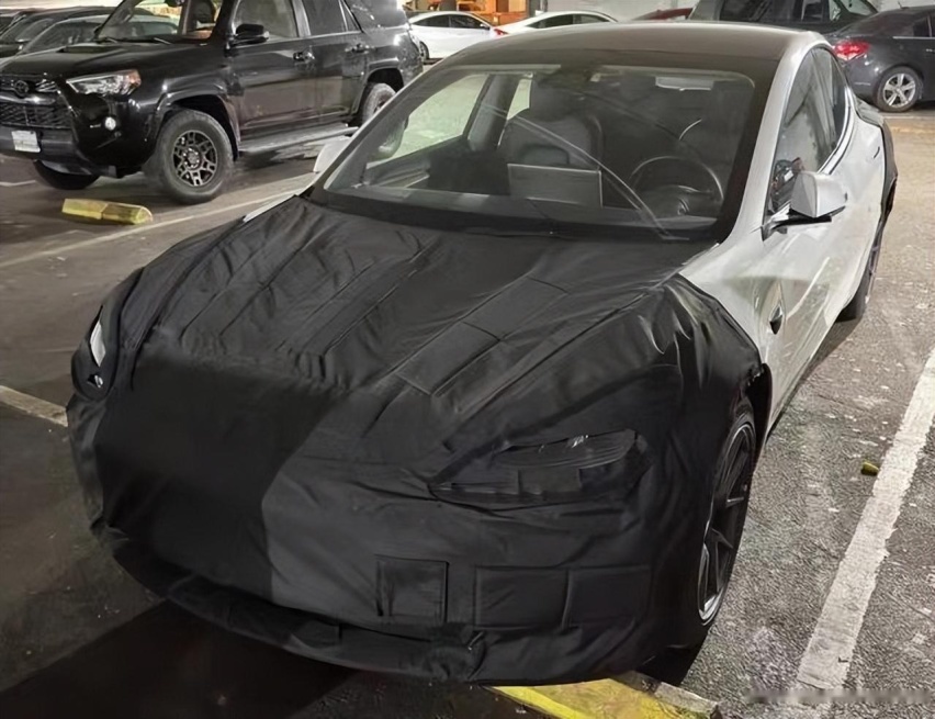 新款Model 3曝光：前脸变了另增一探头，大概率会打价格战！