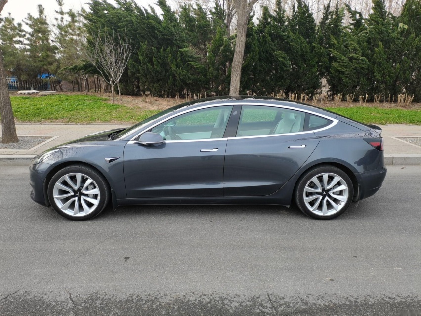 开完了特斯拉Model 3，再开宝马i3，才知道两者差距到底有多大