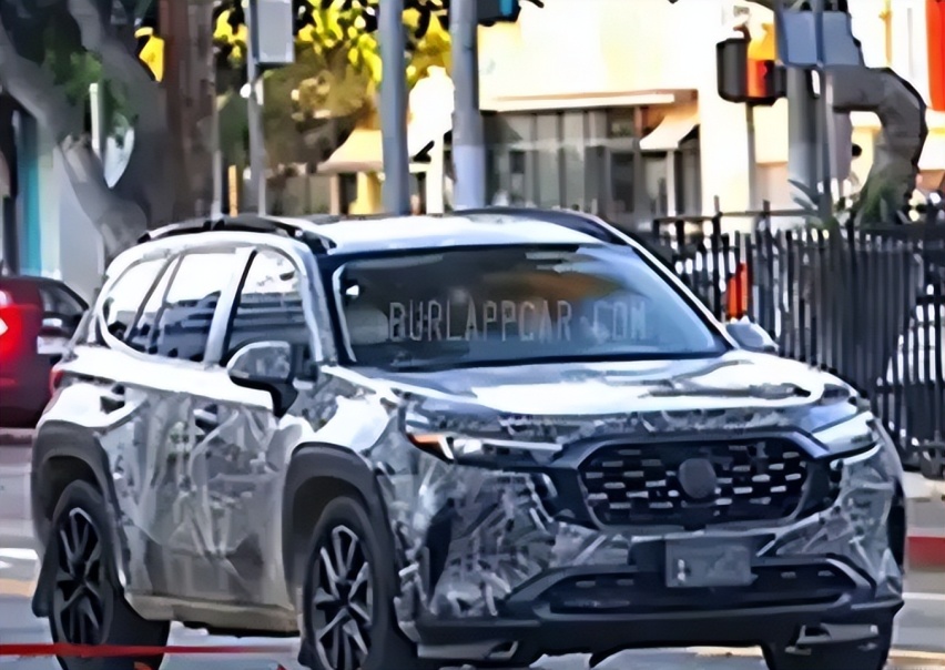 新丰田RAV4路试曝光，提供3套动力，设计升级明显，外观满意么