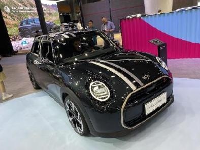 直击实拍！2024广州车展，你想看的豪华车都在这!