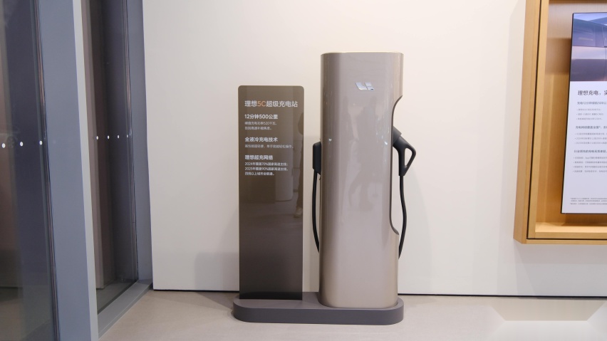 理想MEGA初体验：科技感十足，冰箱彩电大沙发一应俱全