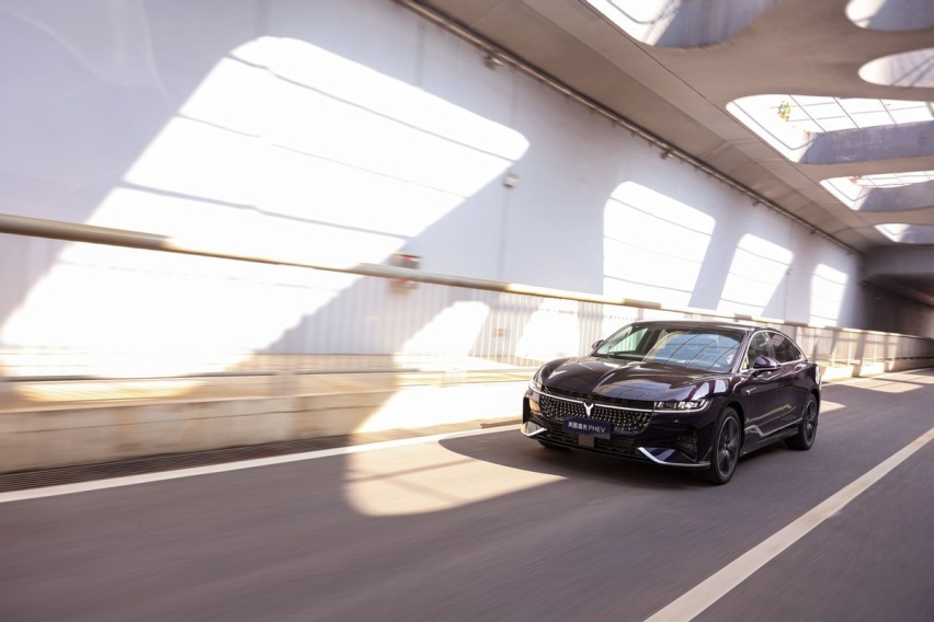 三足鼎立局面已成，追光PHEV、比亚迪汉、哪吒S，谁将称王？