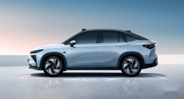 智能后驱轿跑SUV ——睿蓝7开启预售 搭双芯片 诚意拉满
