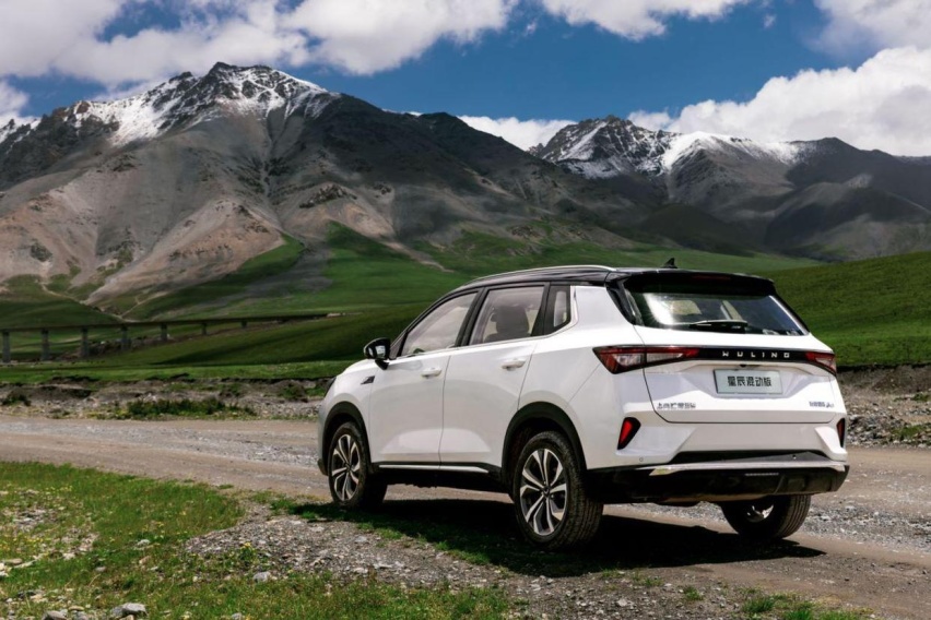 混动界的“新力量”，油耗4.6L，满油1100KM，顶配也才10.98