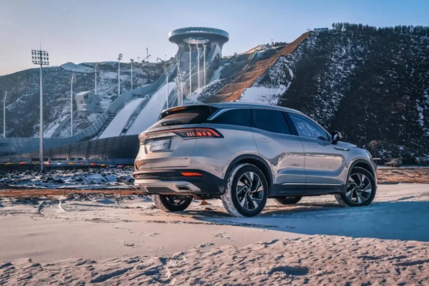 试BEIJING-X7,预算10多万轴距大过汉兰达