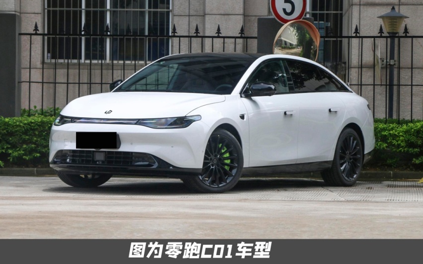 颜值暴跌？极氪007低配版实车现身，灯幕大灯取消/换全新轮毂