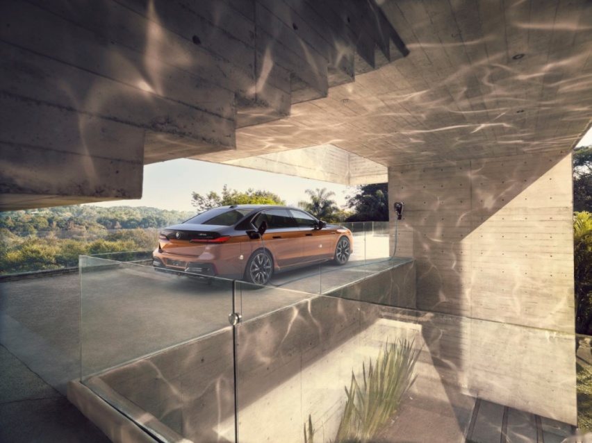 不卖情怀的创新纯电动BMW i7，到底有多猛？