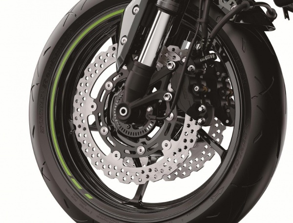 10万出头街车怎么选？雅马哈MT-09 VS 川崎Z900
