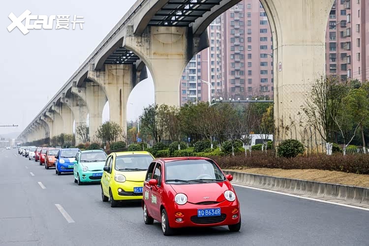 全新 QQ “爷青回”，先免费送 99 台给粉丝