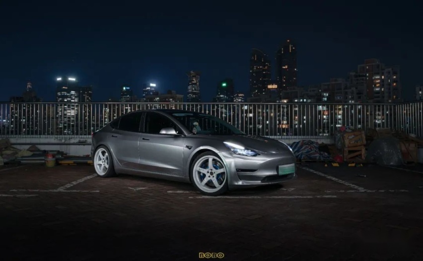 换轮毂如换鞋的特斯拉Model 3P，改不了更快那就玩姿态