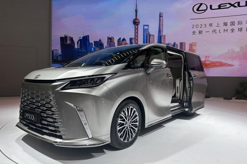 2023上海车展丨搭载2.4T混动系统 全新雷克萨斯LM首发
