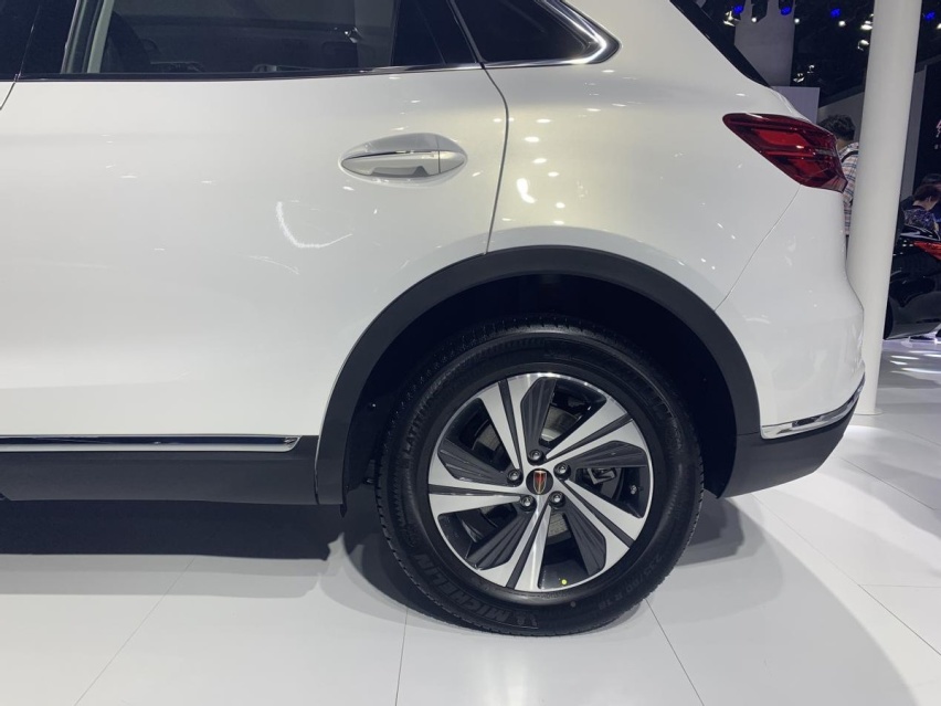 红旗品牌首款SUV，红旗HS5不是靠情怀，还有“硬实力”