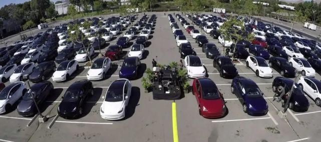 特斯拉Model3降到了25万以内，蔚来理想小鹏害怕了吗？