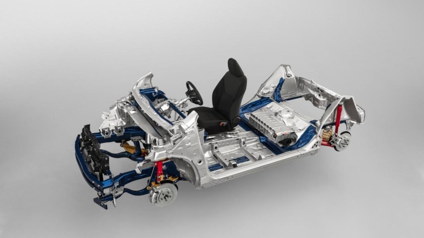 解析全新一代丰田C-HR！新增卡罗拉同款1.8L混动车型？
