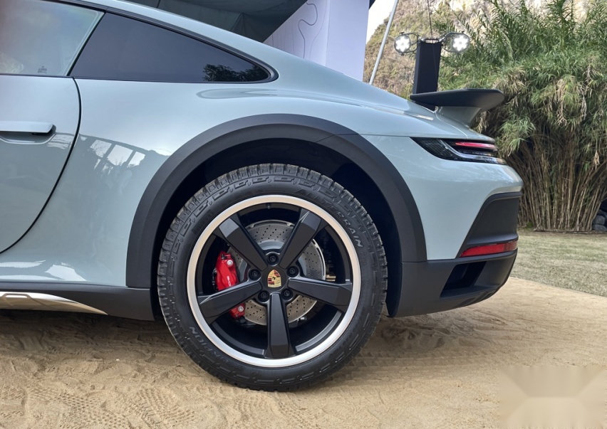 实拍：能越野的双门跑车，保时捷911 Dakar中国首发