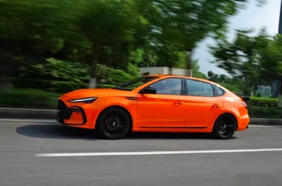 “斜杠青年”多面手 道路试驾第三代MG6 pro