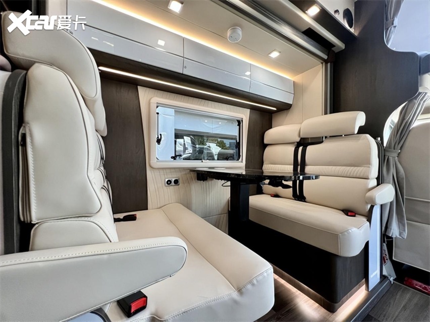 宇通C670双拓展房车，首家进口依维柯底盘打造，89.9万起
