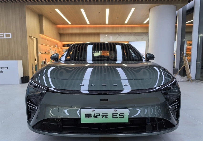奇瑞星纪元ES实车到店，加速3.7s，标配空气悬挂，充电比加油还快