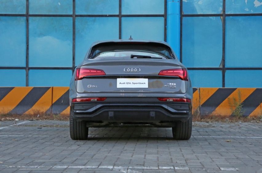 张扬的实用主义者 试驾奥迪Q5L Sportback