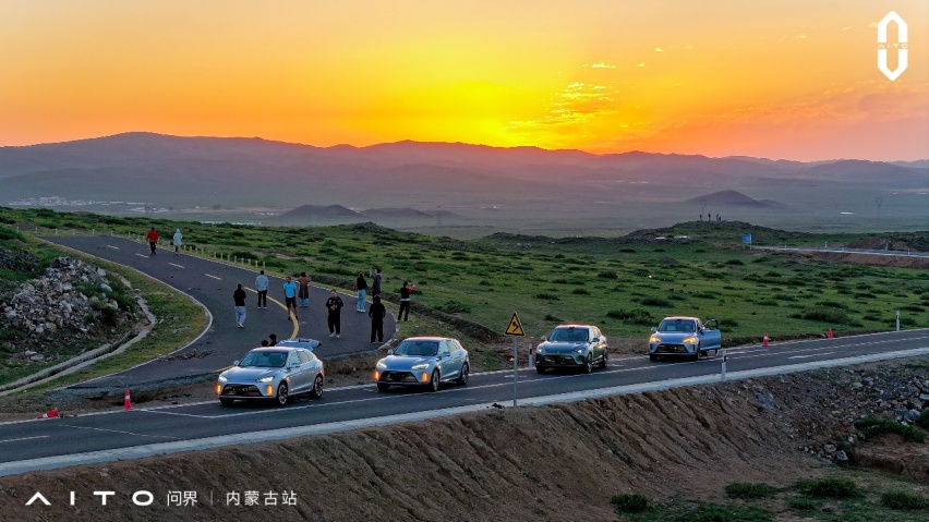 M5智驾之旅 行摄“红色”草原，探究“火星”秘境