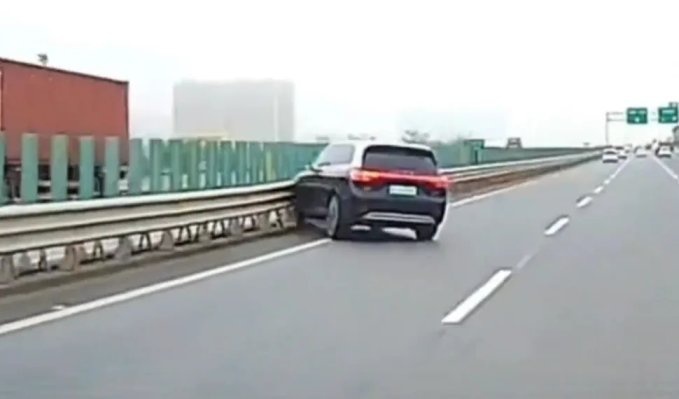 问界M9高速突然失控撞护栏，高阶智驾辅助还安全可靠吗？