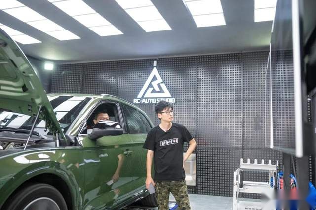 能崩直线能劈弯的奥迪SQ5，还有谁说SUV不好玩？