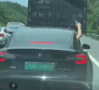 全景天幕成为新能源汽车标配 这背后都有什么秘密?