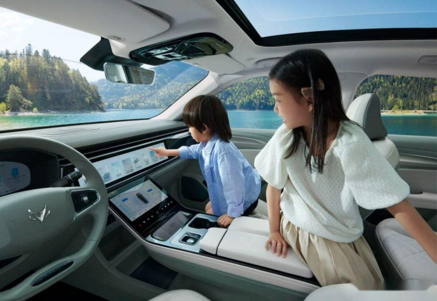极狐森林版上新735E、688E，售价24.58万起最长续航735公里