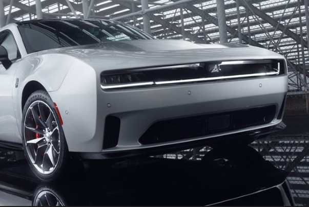 道奇首款纯电肌肉车，Charger Daytona