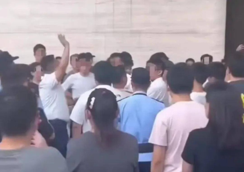 极氪好心智驾升级 价格不变 却惹怒老车主